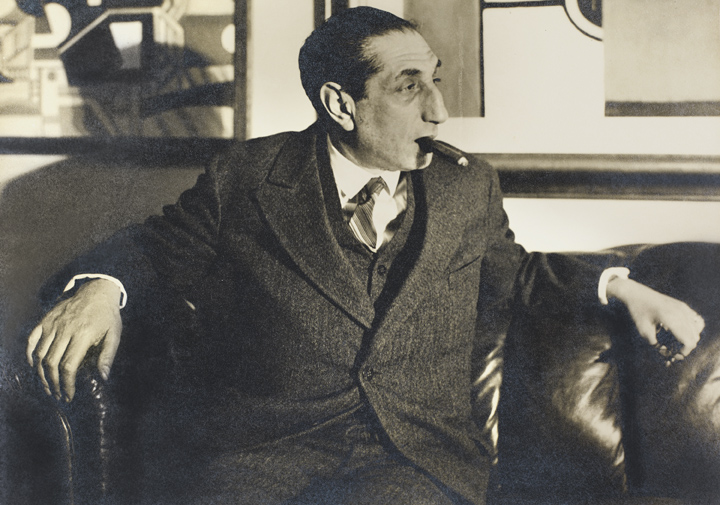 Alfred Flechtheim in der Fernand Léger-Ausstellung, 1928Foto: Lily Baruch, © Königliche Bibliothek Kopenhagen