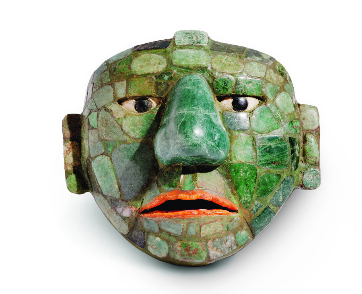 Kleine Jademaske, die vielleicht als Verzierung einer Gürtelschnalle verwendet wurde (250–800 n. Chr.). Fundación La Ruta Maya, Guatemala; Foto: Historisches Museum der Pfalz/Ricky López Bruni